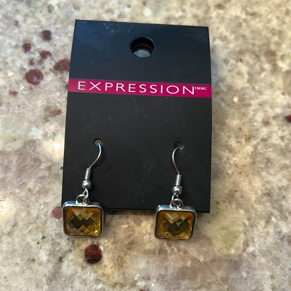 Expression yellow stone earrings